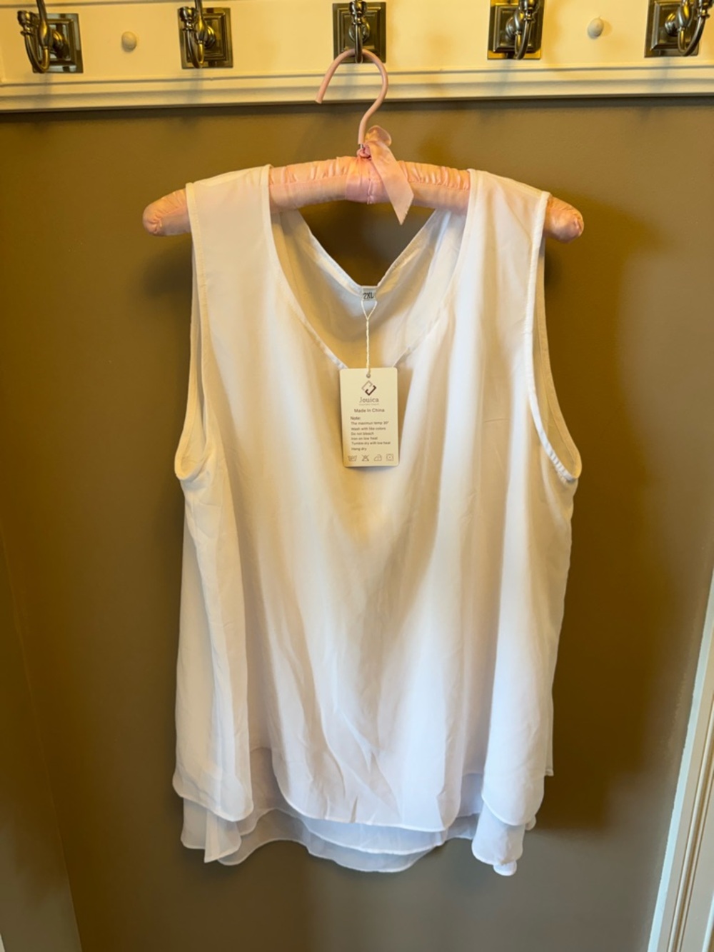 Elegant White Layered V-Neck Sleeveless Tank Top
